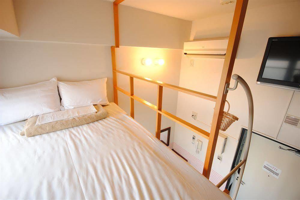 HOTEL StoRK Naha Exteriör bild